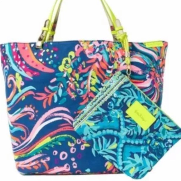 Lilly Pulitzer Handbags - New Lilly Pulitzer Reversible Tote Bag Beach Loot